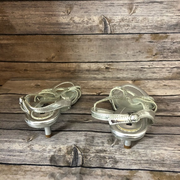 Sliver Unlisted Heels - Picture 4 of 6